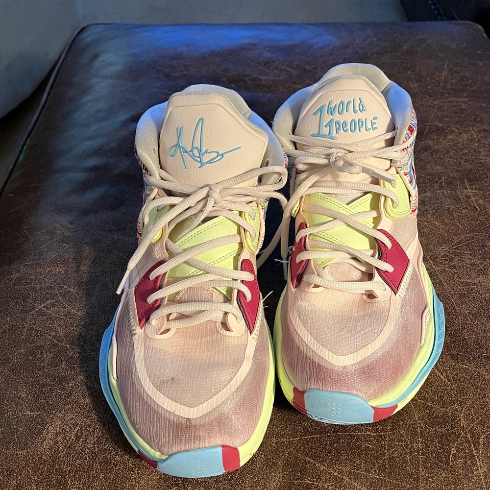 Nike 1 World 1 People Tennis Shoes CZO204-600 Men's 11.5 Preowned w/ Good Tread
